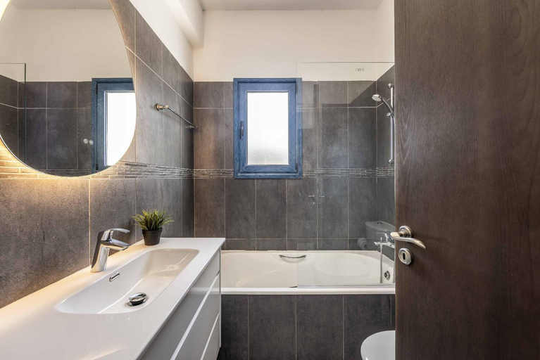 Bathroom 3, Coral Olympus Artemis