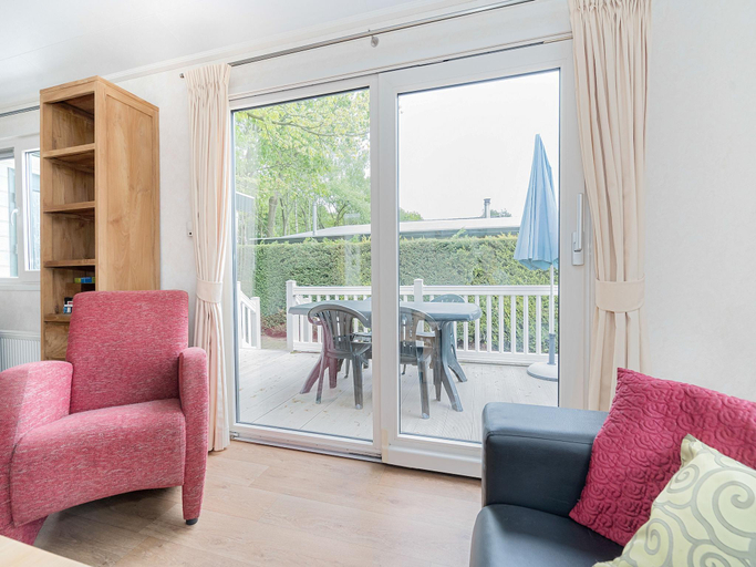 Others 3, Chalet in Parc de Kievit with Large Garden, Baarle-Nassau