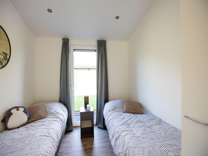 Bedroom 2, Beautiful chalet with airco, in a holiday park, Eersel