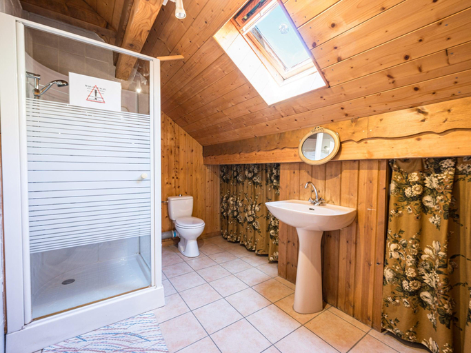 Bathroom 5, Cottage near the ski school, Savoie