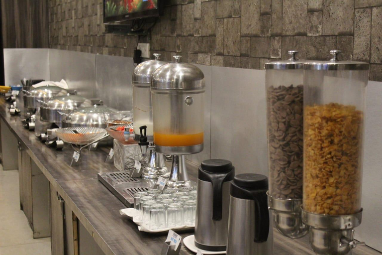 Food & Drinks, Avexia Premiere Agra, Agra