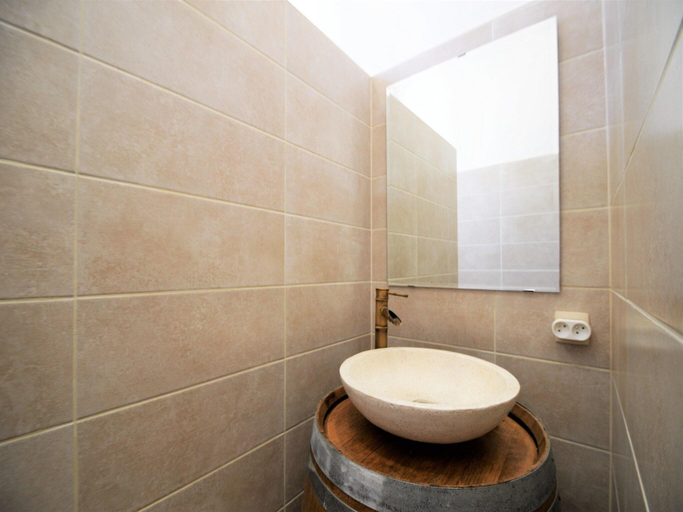 Bathroom 3, Relaxing Villa in Namur with Fenced Garden, Namur