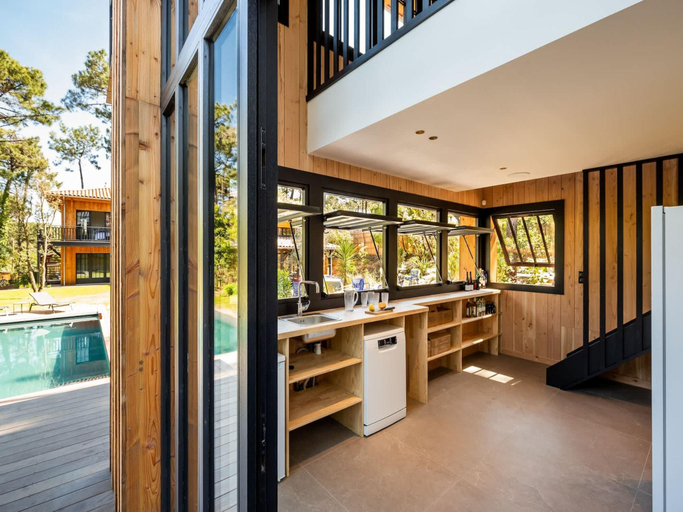 Kitchen 5, Luxury Family Villa Near Arcachon Bay, Gironde