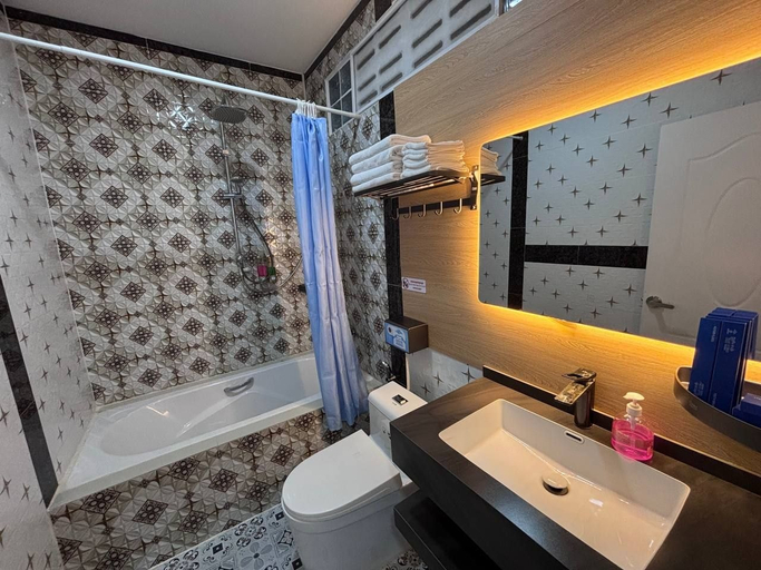 Bathroom 3, Blue Ocean Hotel Sihanoukville, Sihanoukville