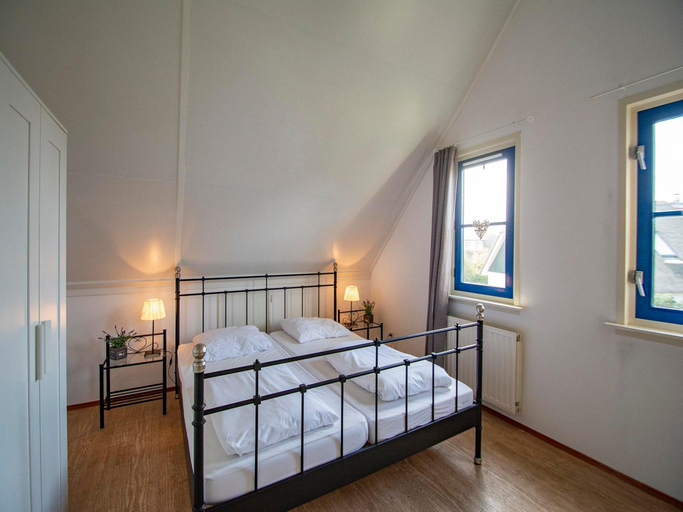 Bedroom 2, Villa in Callantsoog near the Beach, Zijpe
