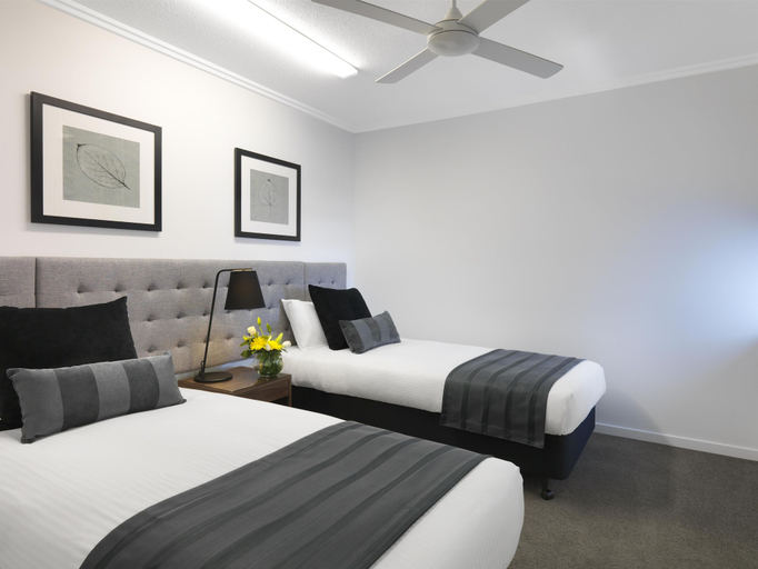 Bedroom 3, Oaks Mackay Carlyle Suites, Mackay - Pt A