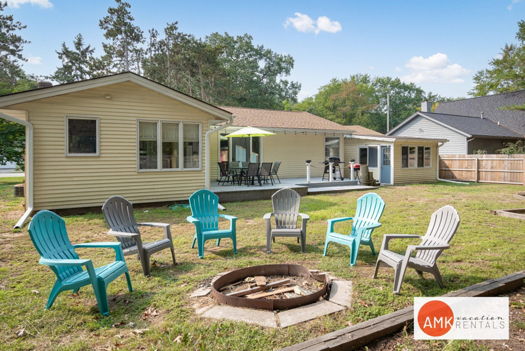 Room 1, Leisure Cottage - Minutes From the Beach, Ottawa