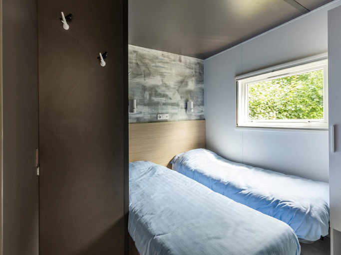 Bedroom, Chalet in Baalse Hei with Modern Comforts, Antwerpen