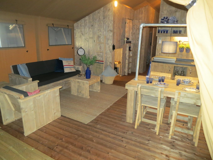 Others 5, Waterfront Safari Tent, Noordoostpolder