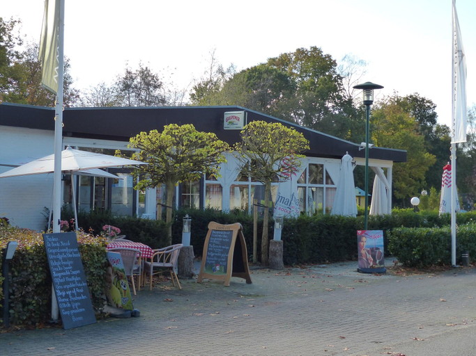 Others 5, Chalet in Parc de Kievit with Private Garden, Baarle-Nassau