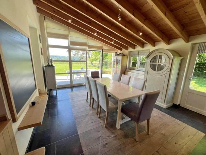 Restaurant 3, Cozy Nature Chalet for 8 Guests, Namur