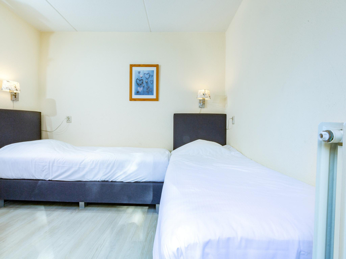 Bedroom 2, Dune Villa in Kijkduin with Garden, Den Haag
