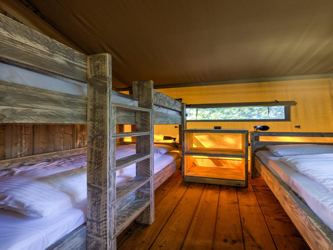 Bedroom 2, Glamping Tent in Tranquil Park, Dalfsen
