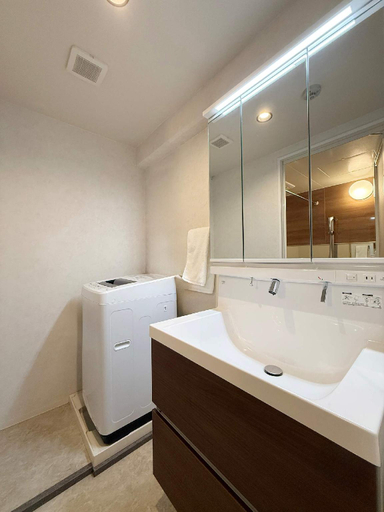 Bathroom 3, ORIGAMINN 603 by b hotel - 5 mins PeacePark, Hiroshima