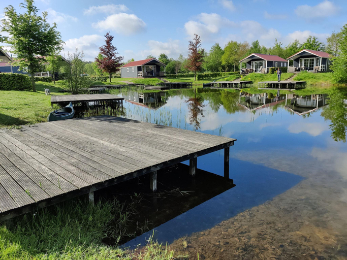 Others 5, Glamping with Veranda Over Water, Noordoostpolder