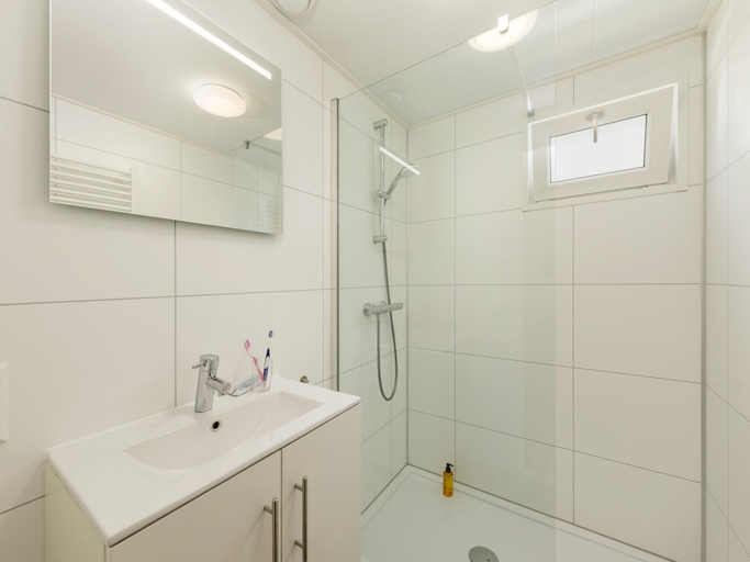 Bathroom, Kijkduin Chalet Near Beach, The Hague