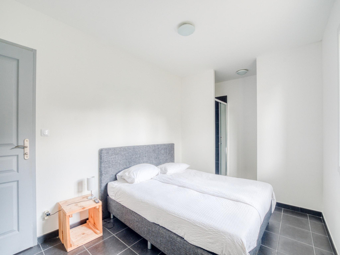 Bedroom 5, Villa in Aquitaine with Pool & BBQ, Dordogne