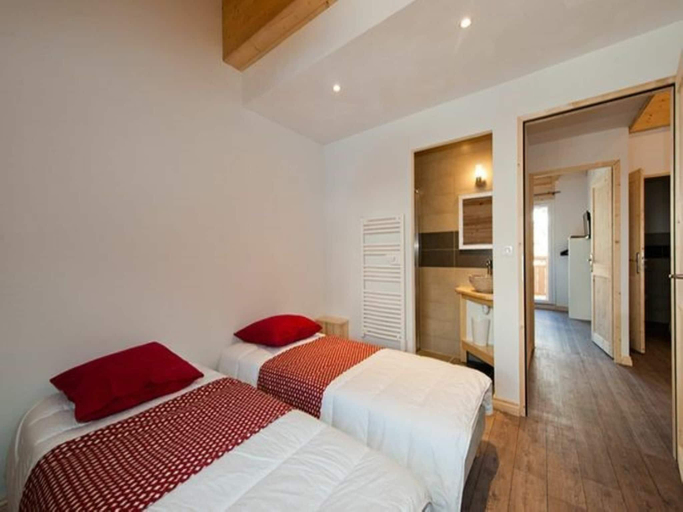 Bedroom 2, Chalet in Les Menuires by Les Trois Vallees, Savoie