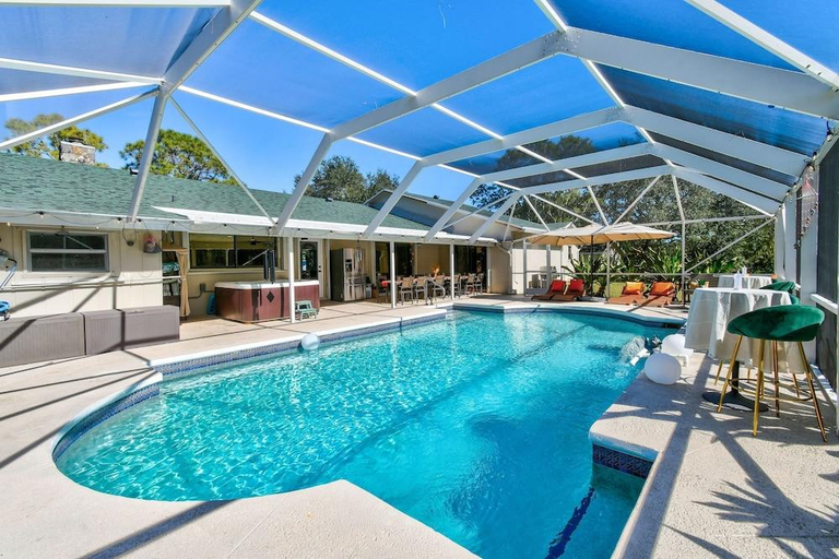 Exterior view 3, Whats So Addictive About This Green House?, Palm Beach