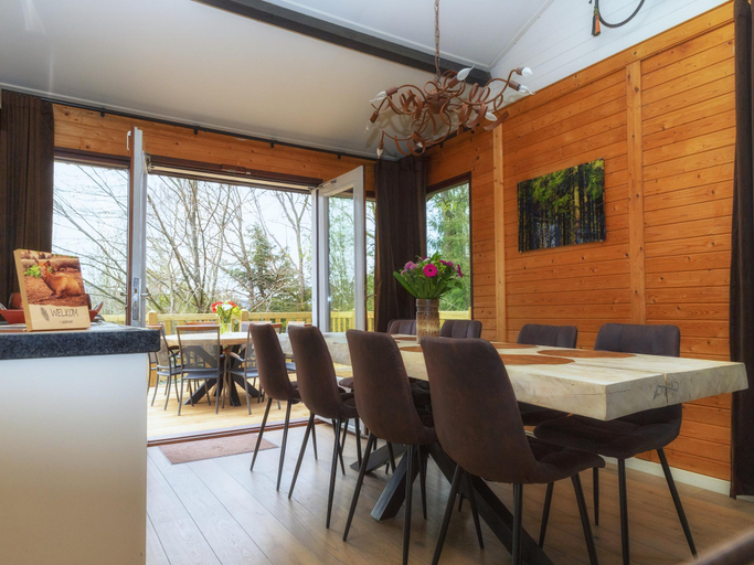 Food & Drinks 4, Chalet in Manhay for 9 Person, Luxembourg