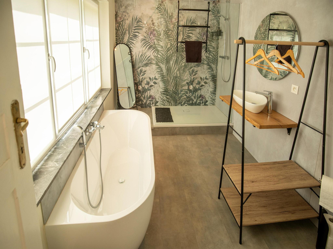 Bathroom 3, Luxurious villa with heated pool, Namur