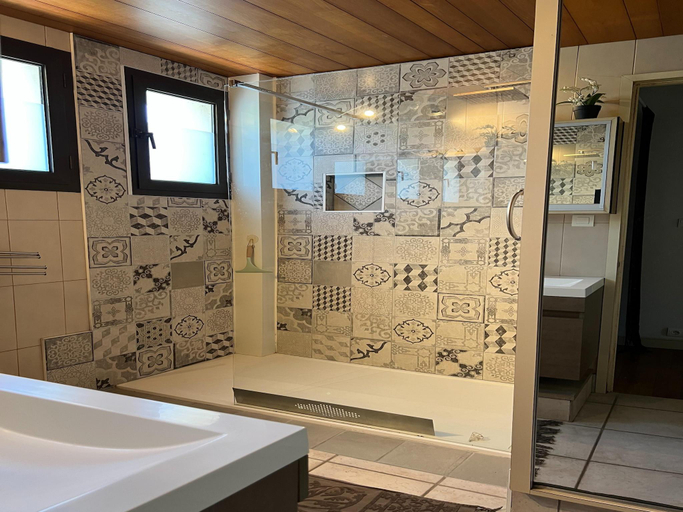 Bathroom 4, Spacious Villa Retreat in Carcassonne, Aude
