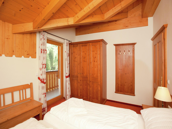 Bedroom 2, Chalet in Saalbach for 10 guests, Zell am See