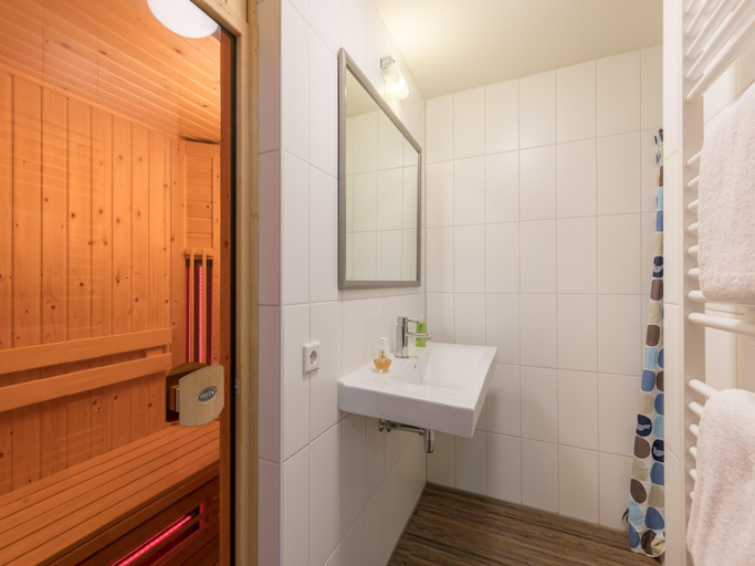 Bathroom 4, Villa in Arcen with Thermal Baths Access, Arcen en Velden