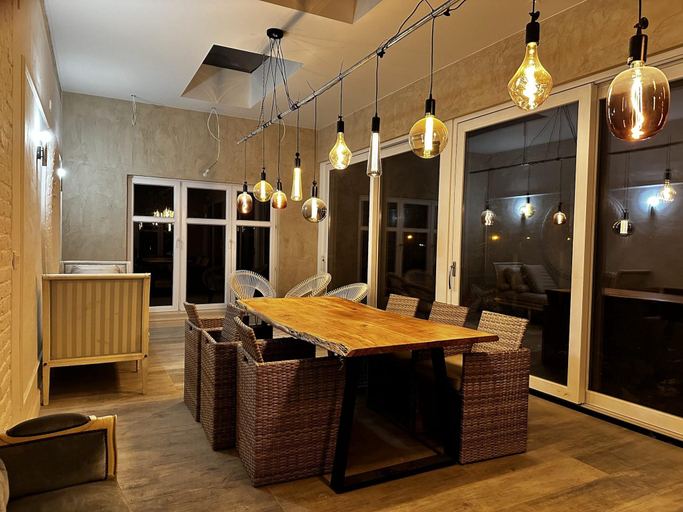 Food & Drinks 5, Luxurious villa with heated pool, Namur