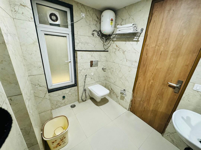 Bathroom 3, Hotel Amahi Inn Sector 48, Gurgaon