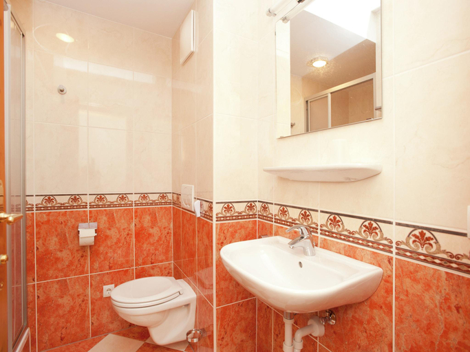 Bathroom 3, Chalet in Saalbach for 10 guests, Zell am See