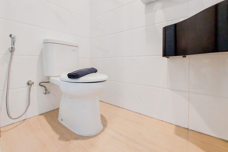 Bathroom 3, Stunning And Strategic Studio Apartment Sky House Alam Sutera, Tangerang