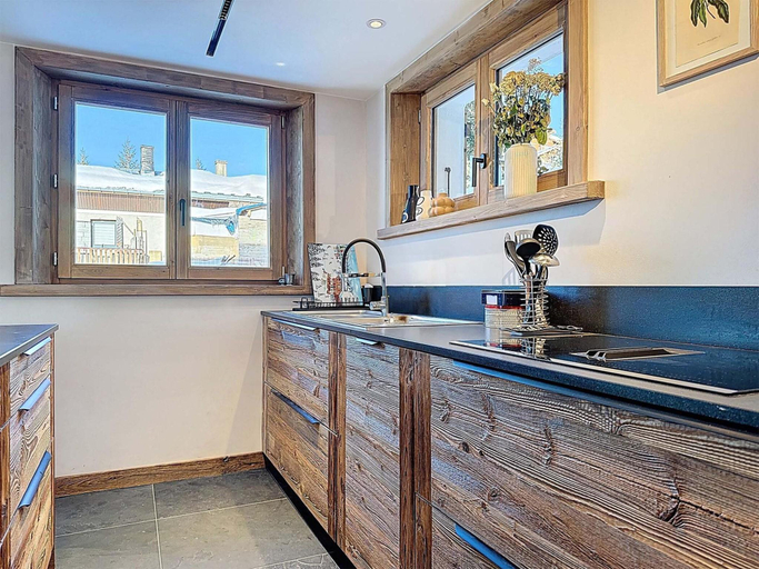 Kitchen 5, Luxury Alpine Chalet in La Rosière for 12 Guests, Savoie