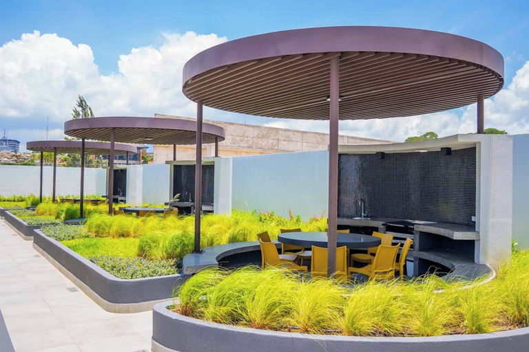 Terrace/patio 2, Modern Sabana Retreat - Fast Wifi, Pool, Gym, San José