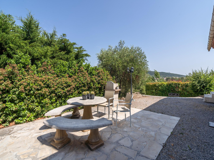 Garden 4, Relaxing Villa Near Lake & Beaches, Hérault