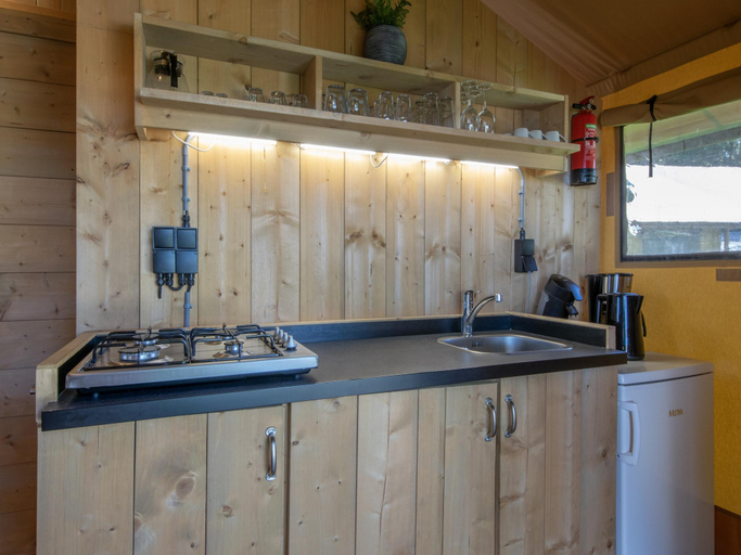 Kitchen 3, Safari Tent in Arcen near Nature, Arcen en Velden