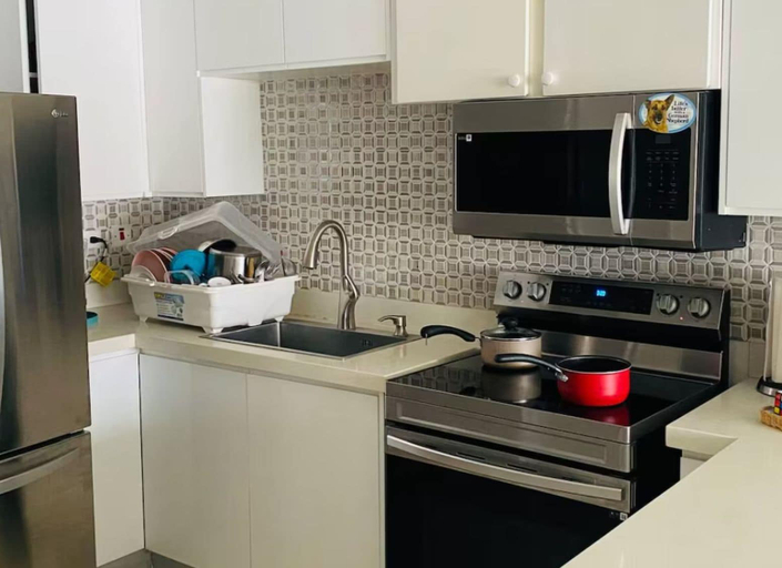 Private kitchen 5, 1 Bedroom Mountain Retreat New Kingston