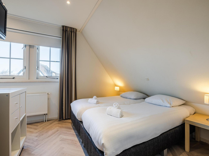 Bedroom 2, Thatched Villa Near the Beach, Ameland
