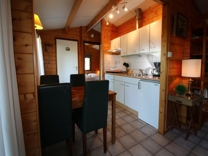 Others 4, Chalet in Netherlands with Private Garden, Dinkelland