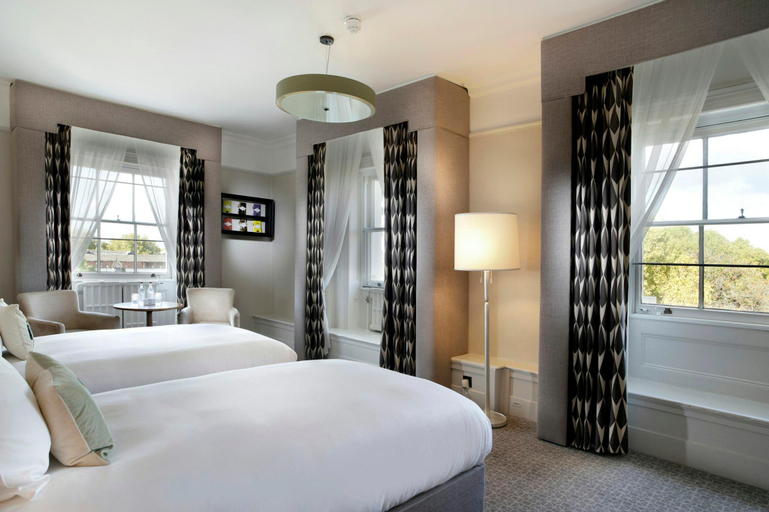 Bedroom 2, Queens Hotel Cheltenham, Gloucestershire