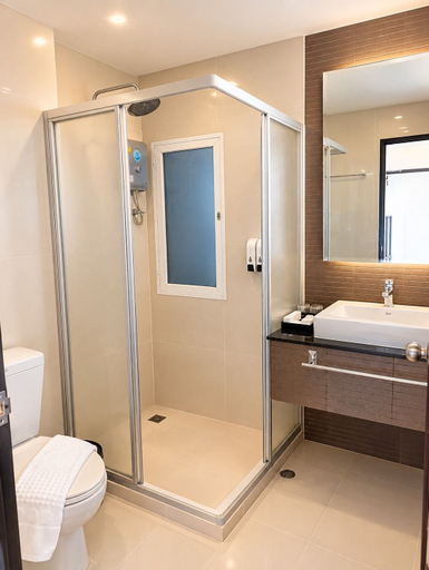 Bathroom 3, Starlight Hotel Pattaya Le Vernissage, Pattaya