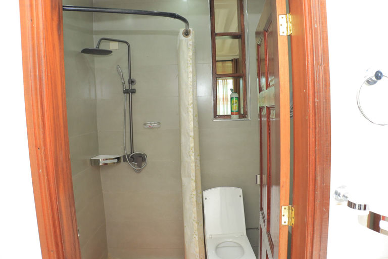 Bathroom 5, Bunyonyi Safaris Resort, Ndorwa