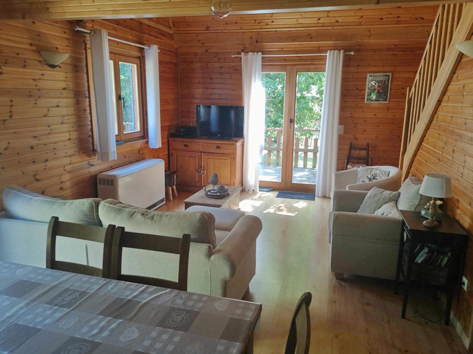 Food & Drinks 5, Chalet in Biron with Sauna and Nature Views, Luxembourg