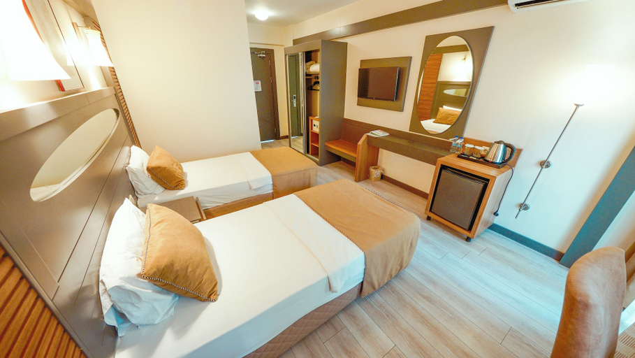 Bedroom 2, Lycus River Thermal Hotel, Akköy