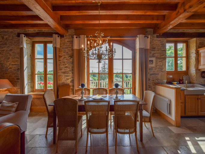 Restaurant 5, Elegant Villa in Saint-Médard, Dordogne