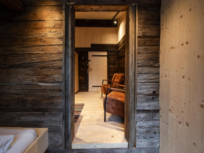 Exterior view 5, historic Chalet Raneburg, Lienz