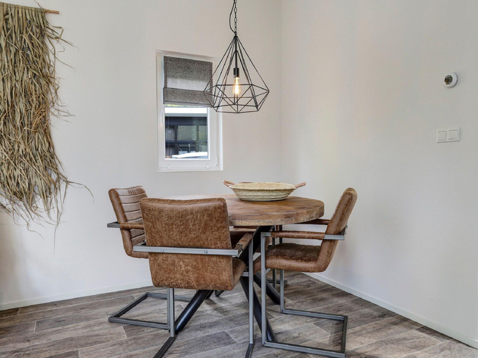 Restaurant 5, Chalet by Forest Edge with Modern Design, Hof van Twente
