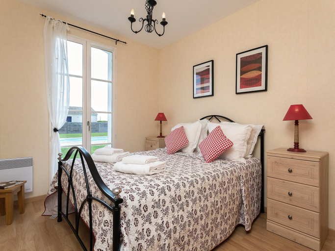 Bedroom 2, Spacious villa with private swimming pool, Vendée