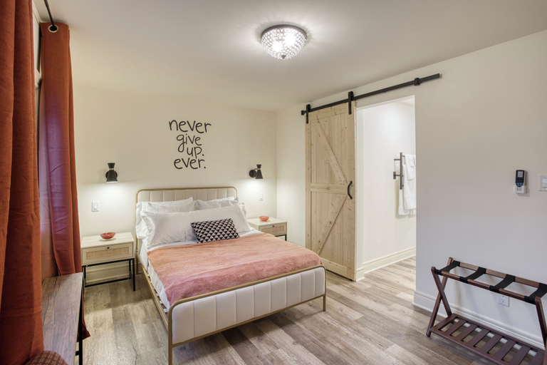 Room 3, Comfort Home Stays in Niagara Benchlands, Niagara
