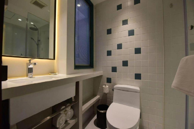 Bathroom, Magnotel Hotel Chengdu Taikoo Li Dongfeng Bridge A, Chengdu